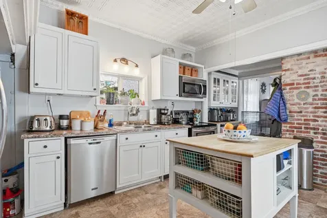 8 Baker Street Richmond ME 04357