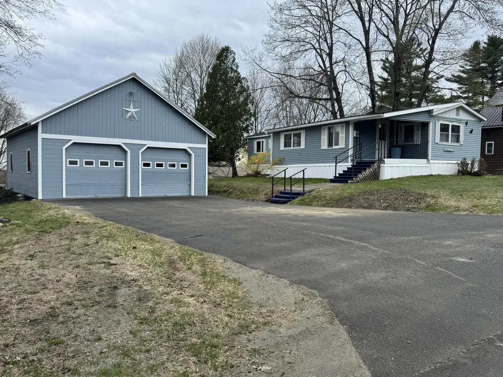 16 Pine Street Dexter ME 04930
