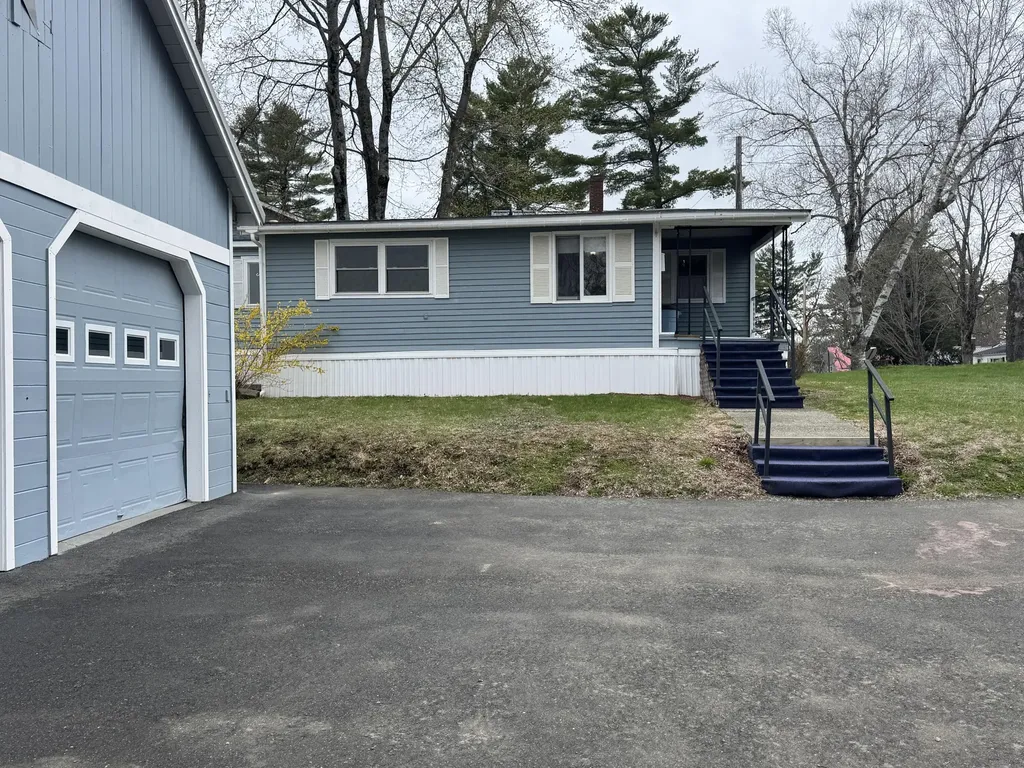 16 Pine Street Dexter ME 04930