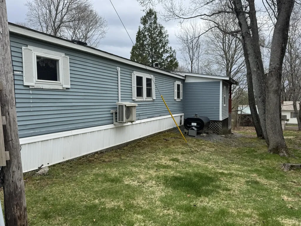16 Pine Street Dexter ME 04930