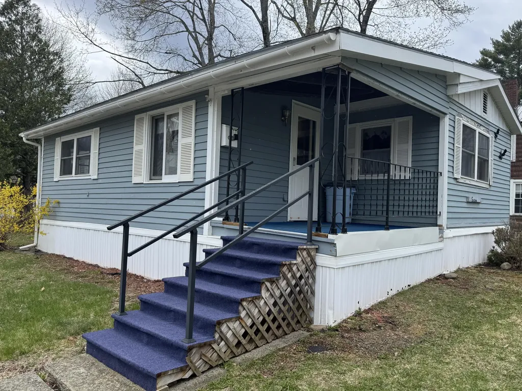 16 Pine Street Dexter ME 04930