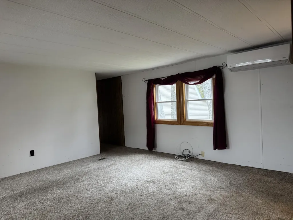 16 Pine Street Dexter ME 04930