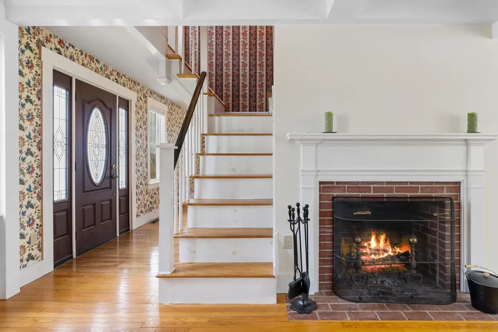 445 Manktown Road Waldoboro ME 04572