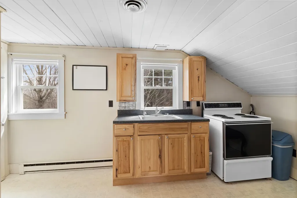 445 Manktown Road Waldoboro ME 04572