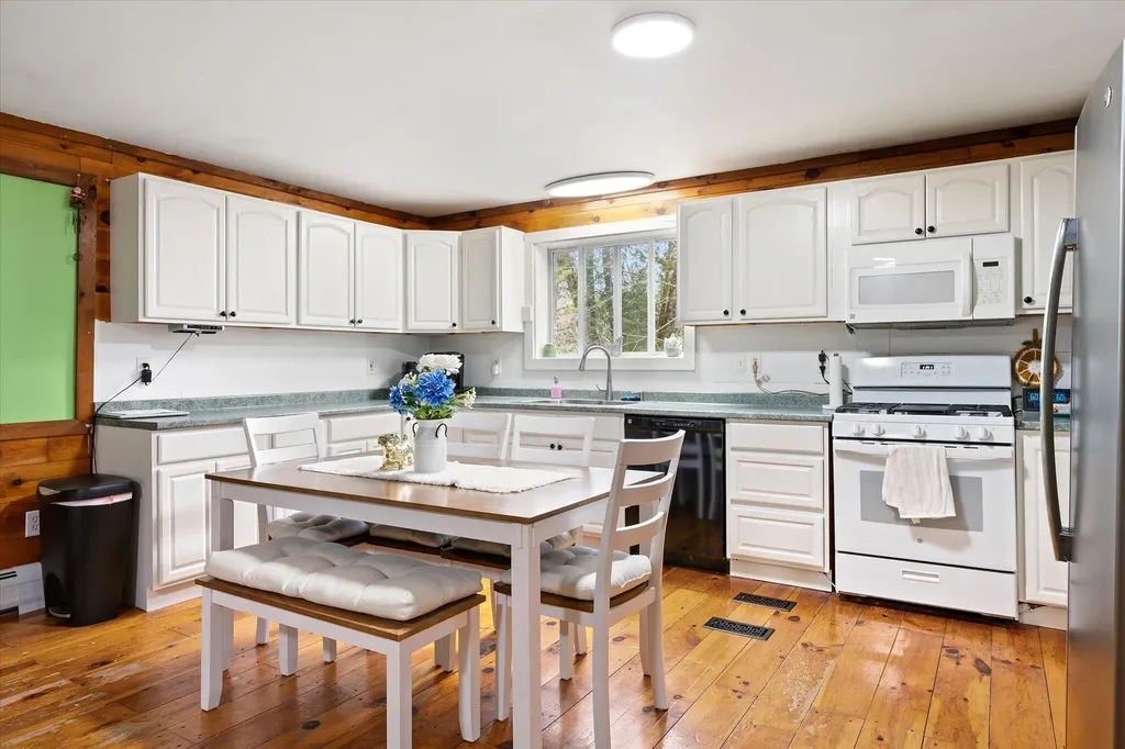 3 3js Way Swanville ME 04915