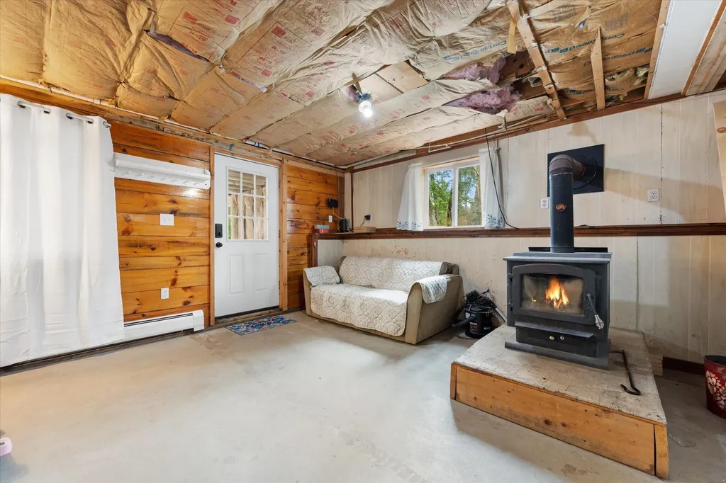 3 3js Way Swanville ME 04915