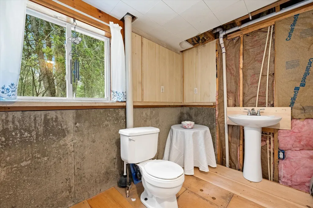 3 3js Way Swanville ME 04915