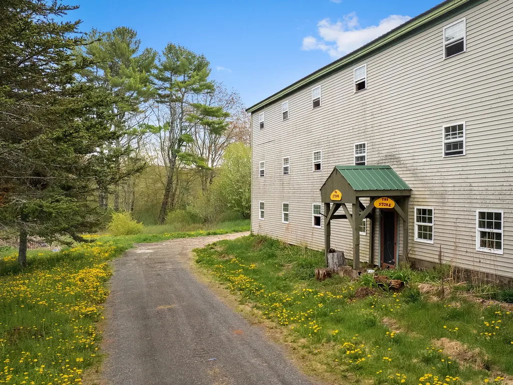 1257 N Pond Road Warren ME 04864