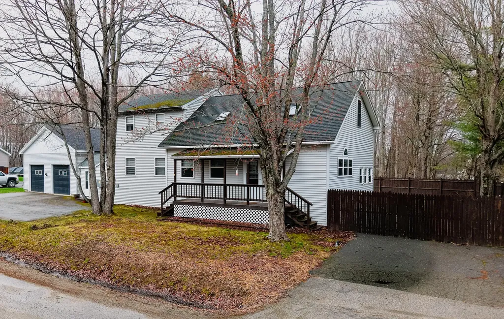 5 Carter Woods Bradley ME 04411