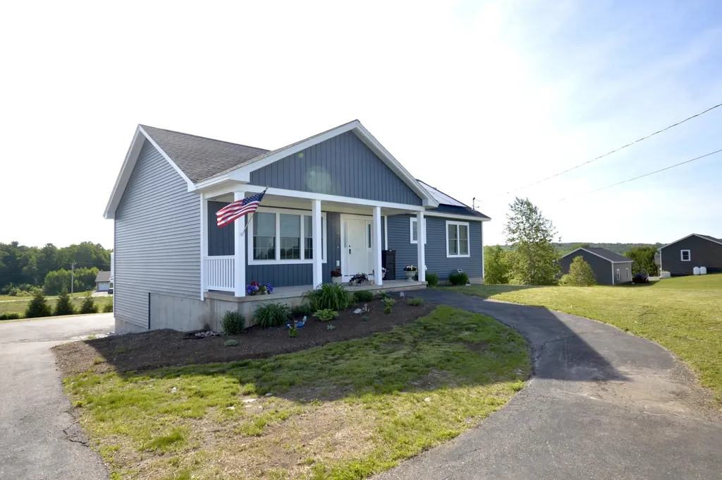 879 Blackstream Road Hermon ME 04401
