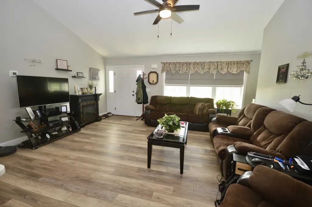 879 Blackstream Road Hermon ME 04401