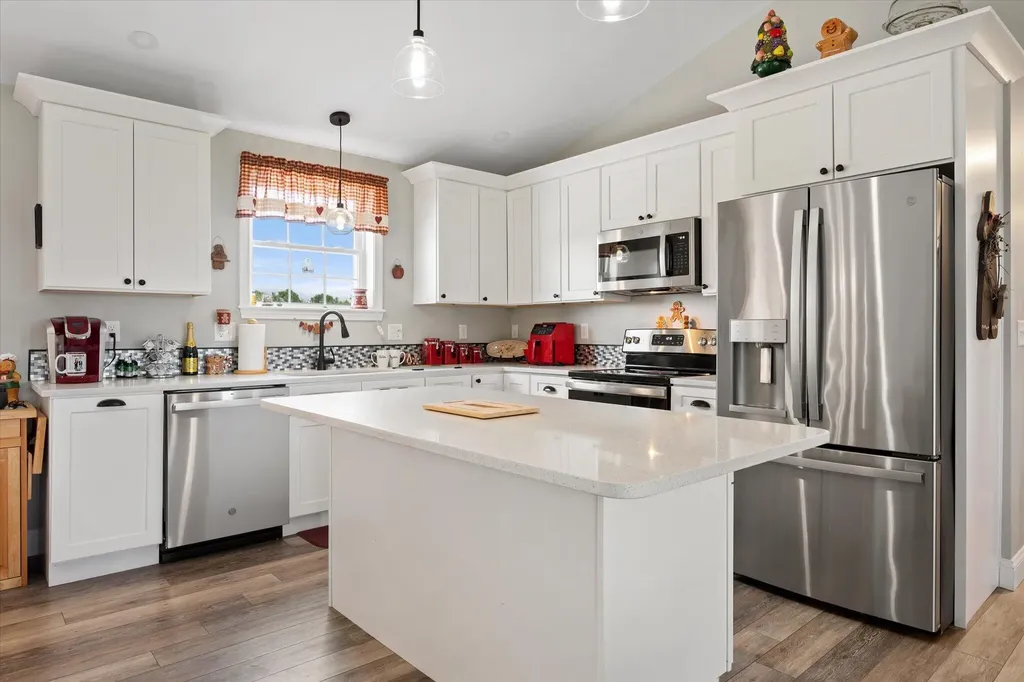 879 Blackstream Road Hermon ME 04401