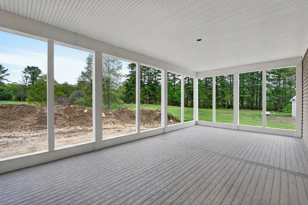47 Fairway Drive Naples ME 04055