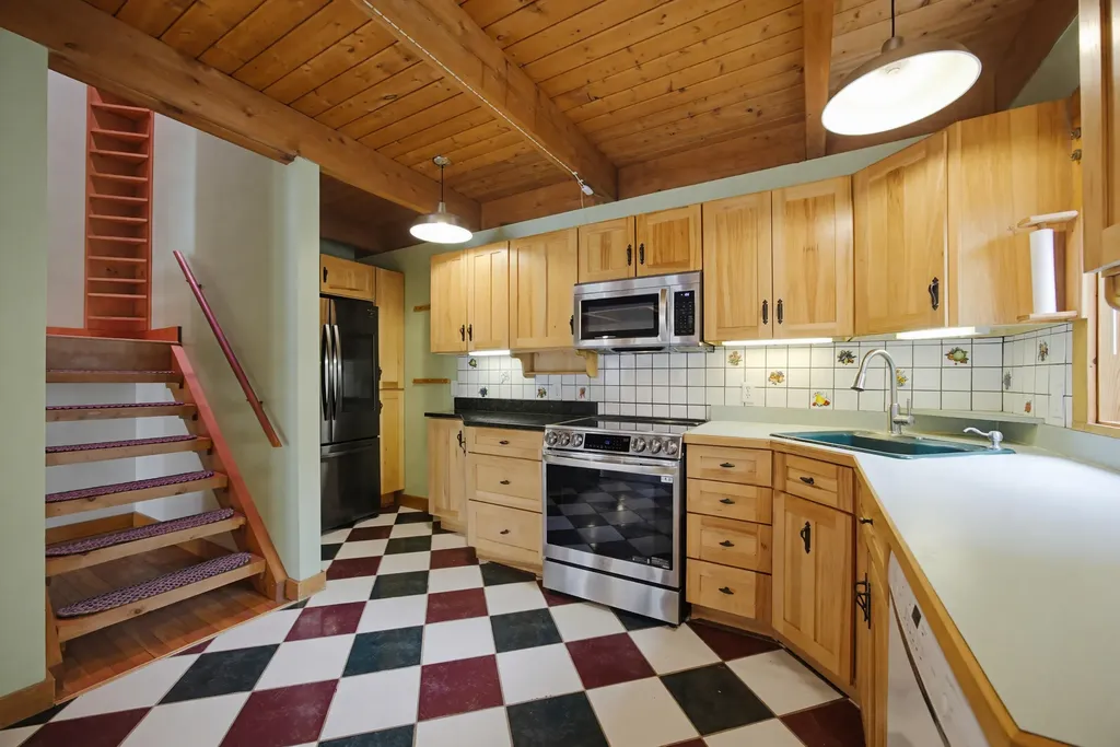 197 Old Country Way Limerick ME 04048