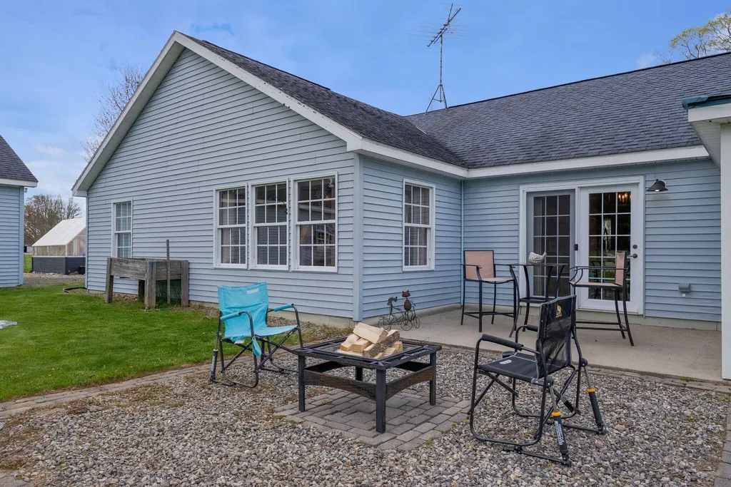 184-186 Pleasant View Ridge Road China ME 04358