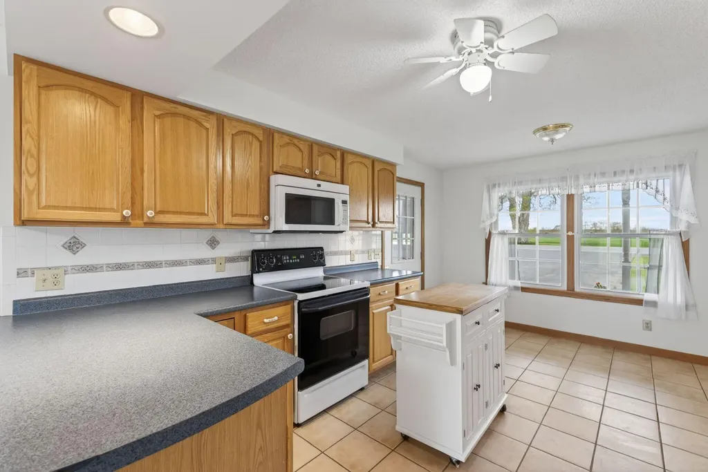 184-186 Pleasant View Ridge Road China ME 04358