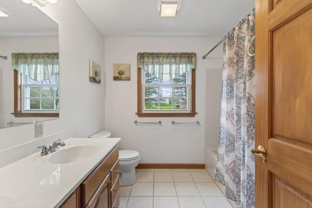 184-186 Pleasant View Ridge Road China ME 04358