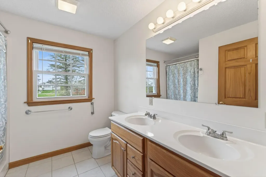 184-186 Pleasant View Ridge Road China ME 04358