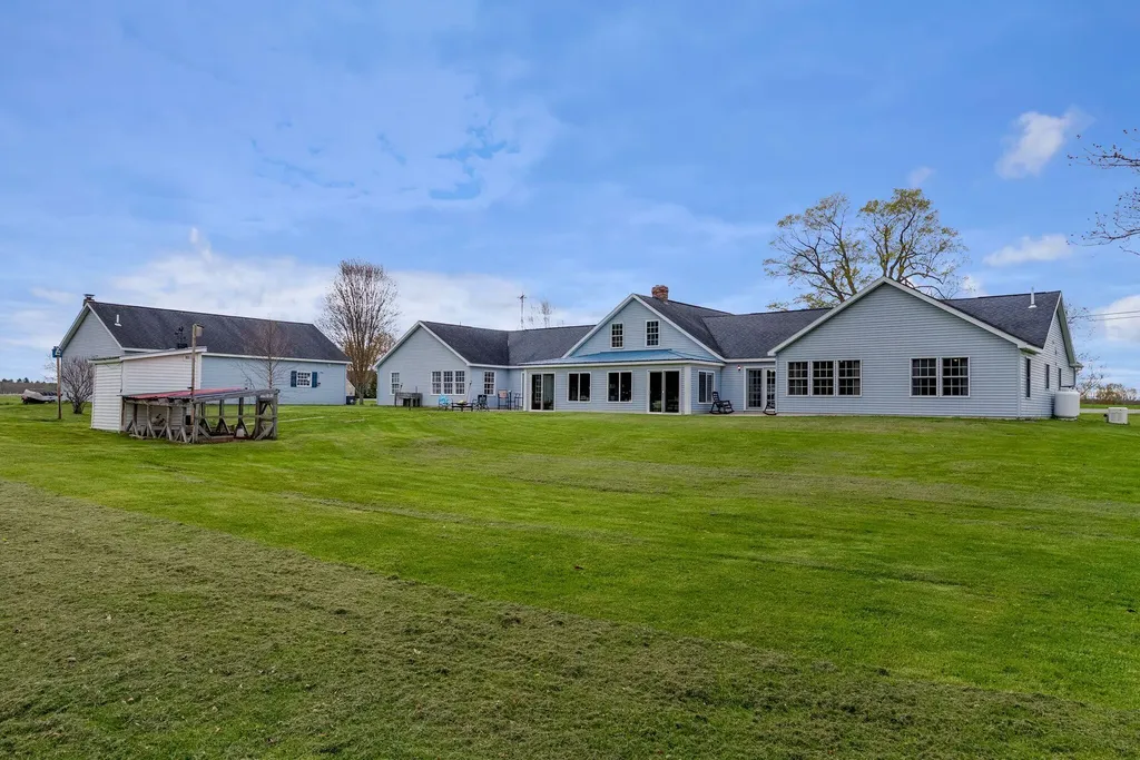 184-186 Pleasant View Ridge Road China ME 04358