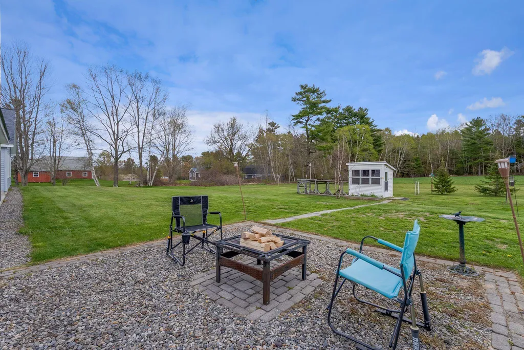 184-186 Pleasant View Ridge Road China ME 04358