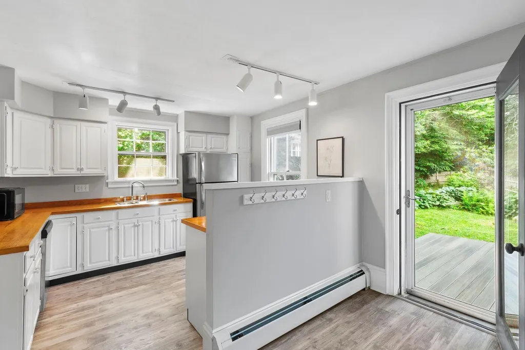 9 Chestnut Hill Street Camden ME 04843