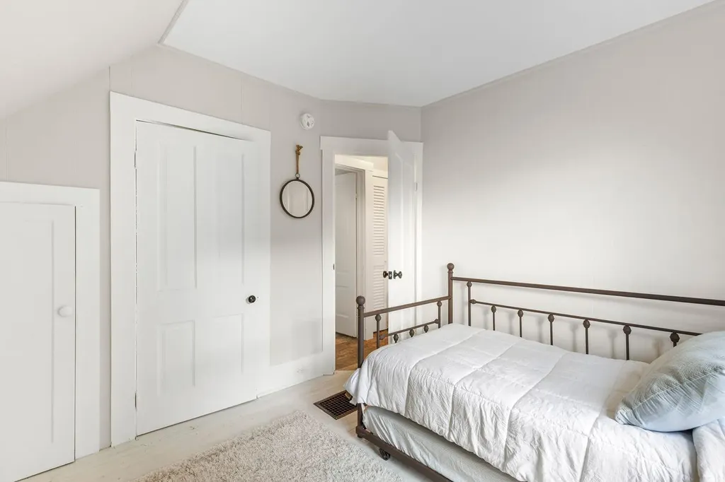 9 Chestnut Hill Street Camden ME 04843