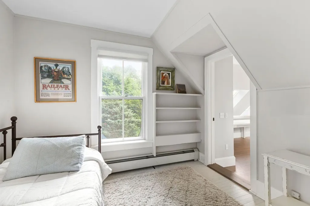 9 Chestnut Hill Street Camden ME 04843