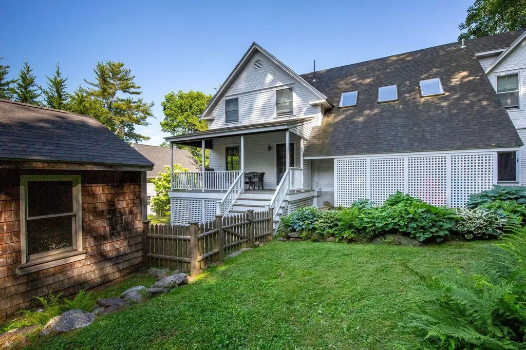 9 Chestnut Hill Street Camden ME 04843