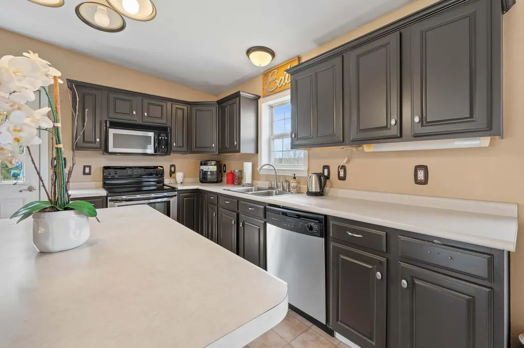 90 Sennebec Road Union ME 04862