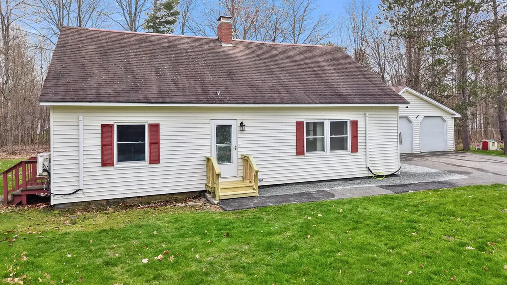 21 Goodwin Street Newport ME 04953