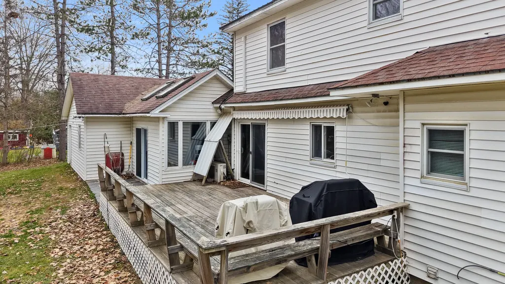 21 Goodwin Street Newport ME 04953