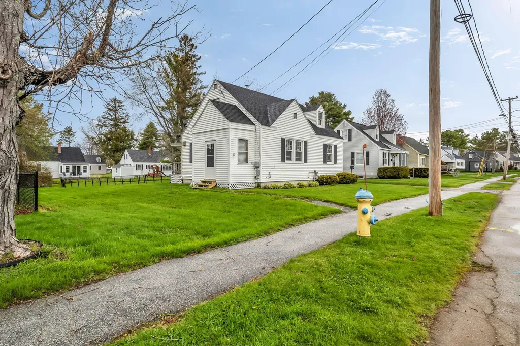 8 Lincoln Street Brewer ME 04412