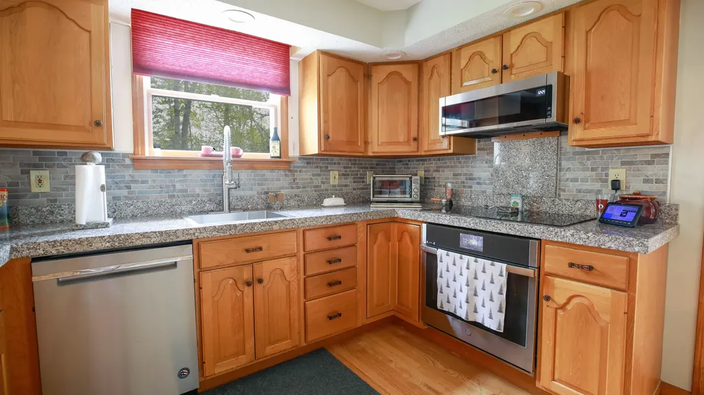 1359 Main Road Eddington ME 04428