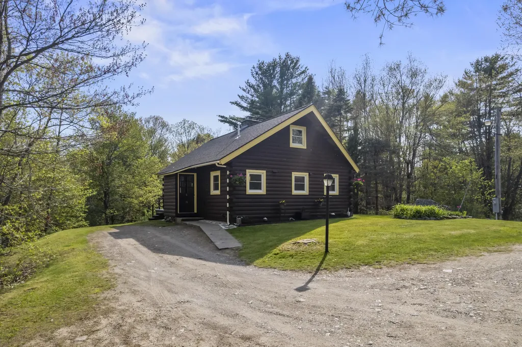 79 Jefferson Road Whitefield ME 04353