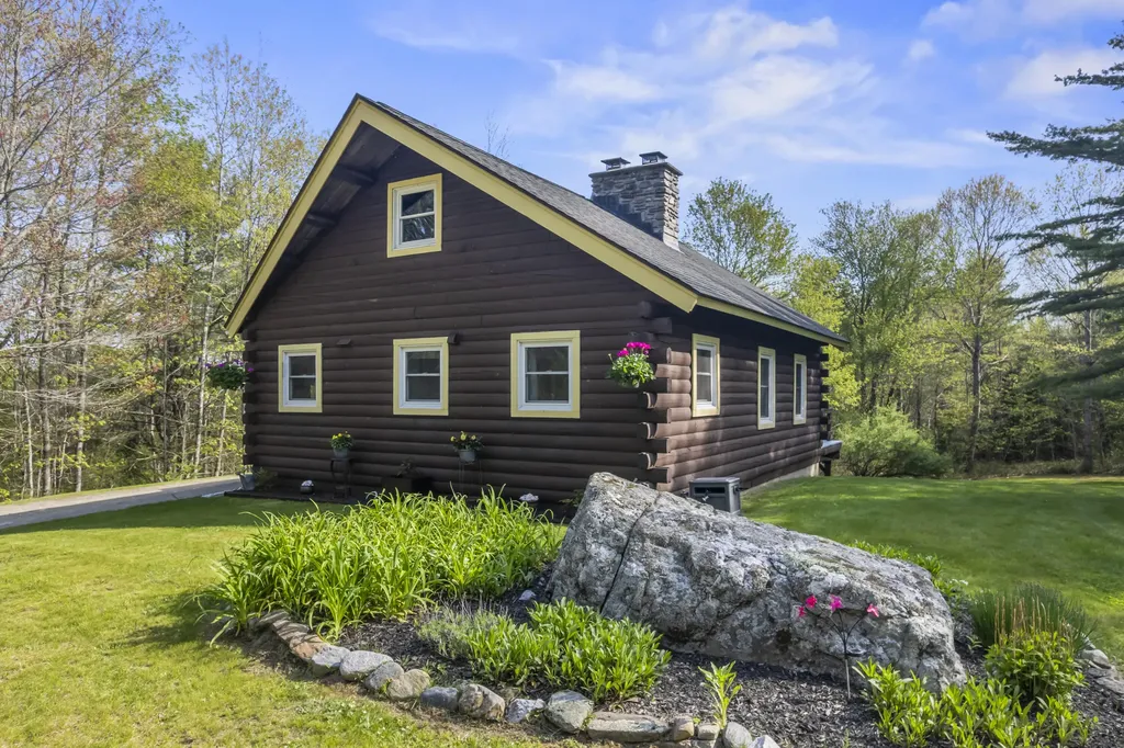 79 Jefferson Road Whitefield ME 04353