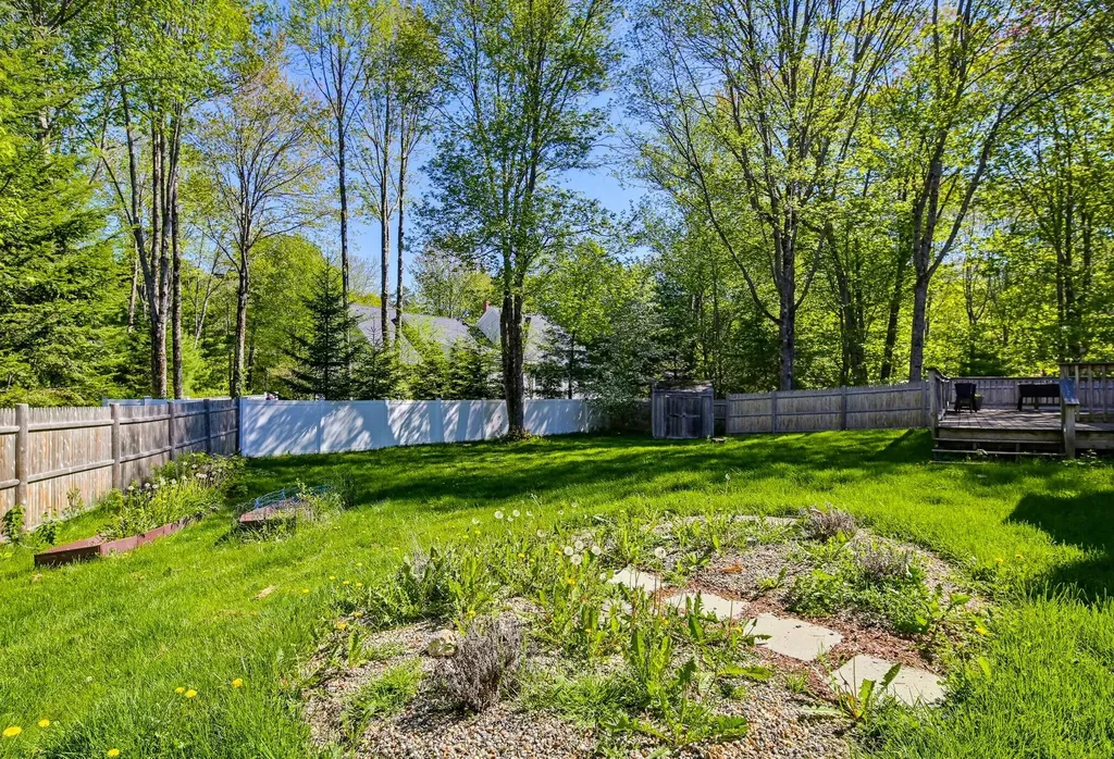 21 Melden Drive Brunswick ME 04011