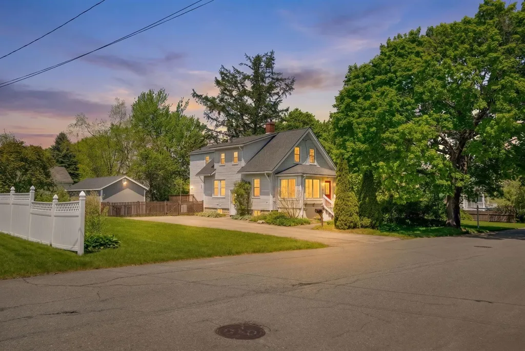 19 Cobb Avenue Portland ME 04102