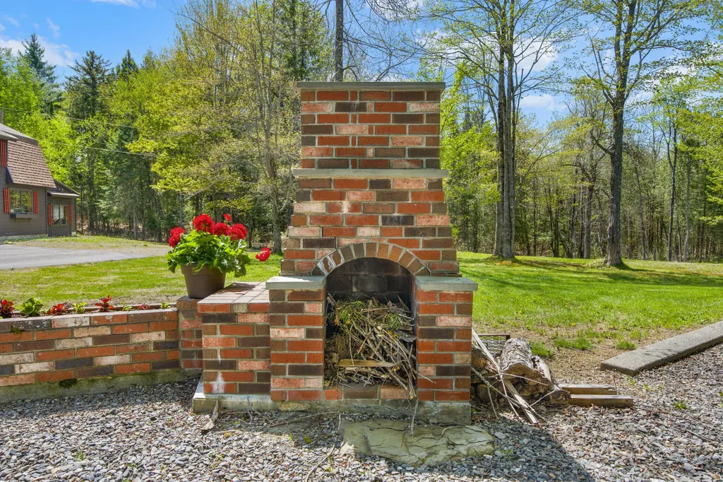 121 Hartford Lane Sangerville ME 04479