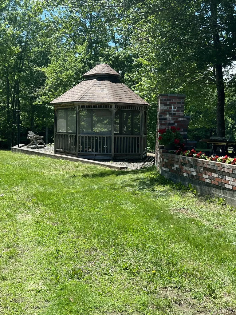 121 Hartford Lane Sangerville ME 04479