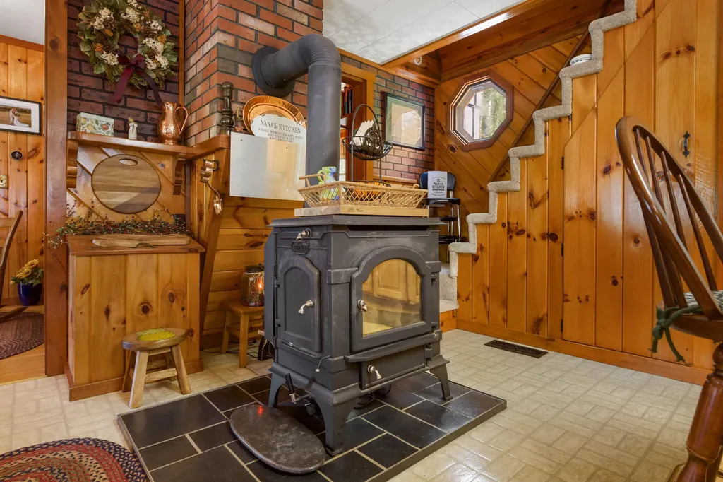 121 Hartford Lane Sangerville ME 04479