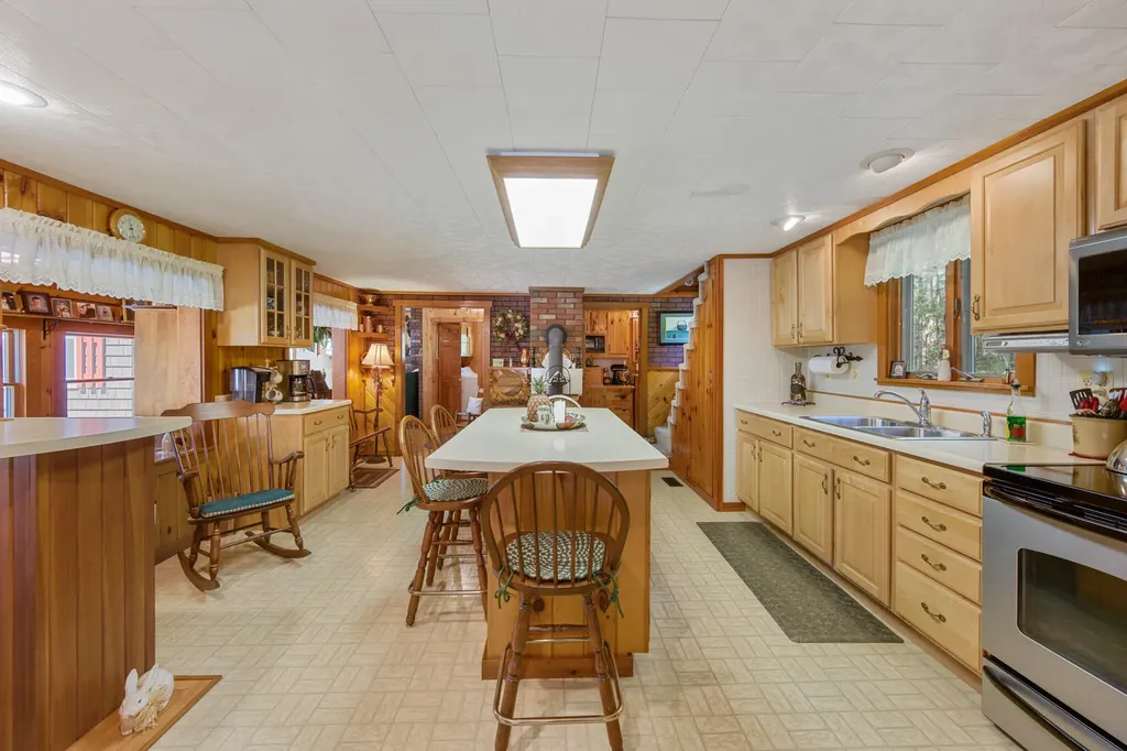 121 Hartford Lane Sangerville ME 04479