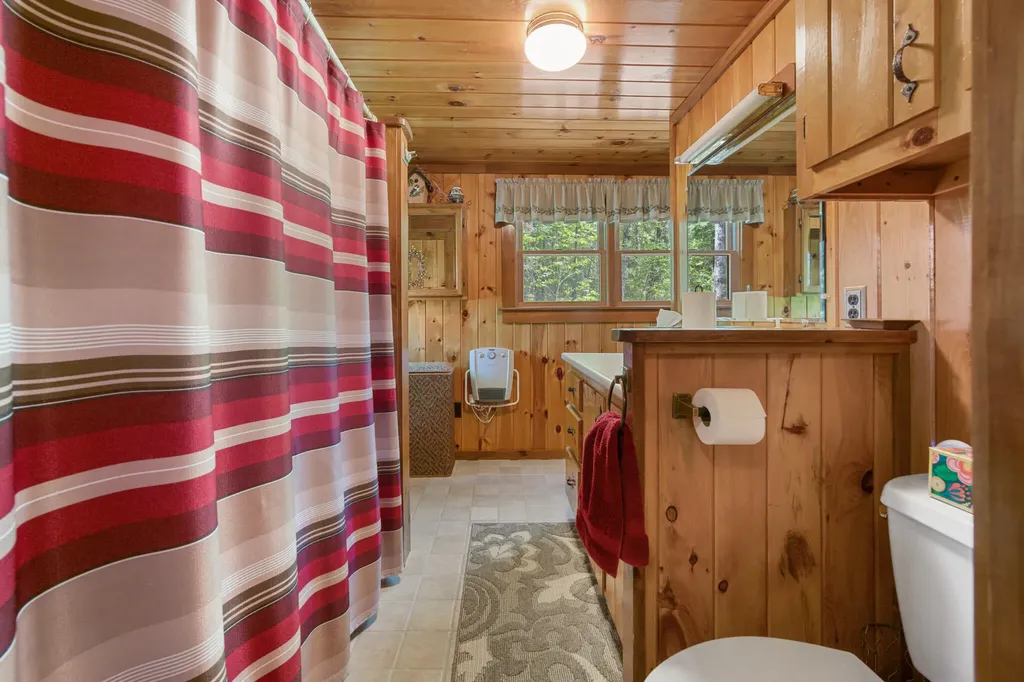121 Hartford Lane Sangerville ME 04479