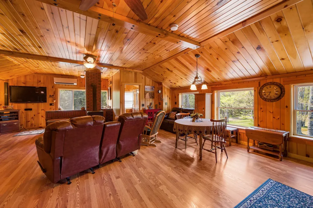 121 Hartford Lane Sangerville ME 04479