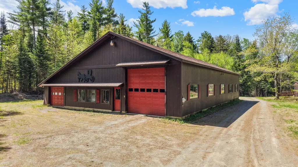 121 Hartford Lane Sangerville ME 04479
