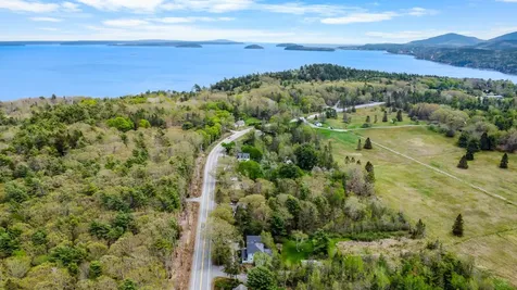 230 Me-3 Bar Harbor ME 04609