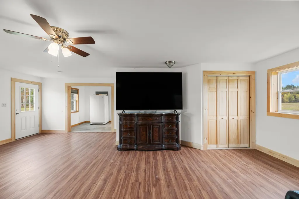20 Irish Lane Whitefield ME 04353