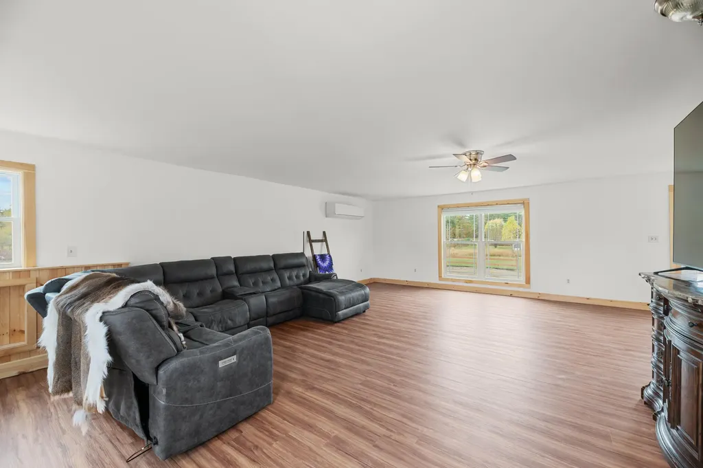20 Irish Lane Whitefield ME 04353