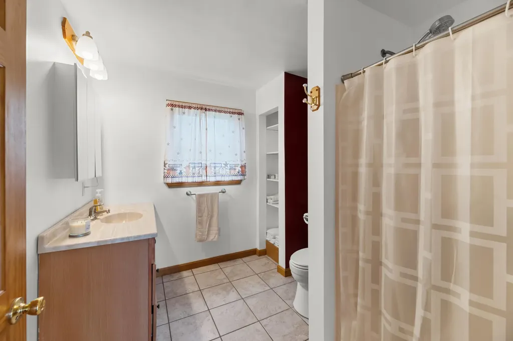 20 Irish Lane Whitefield ME 04353