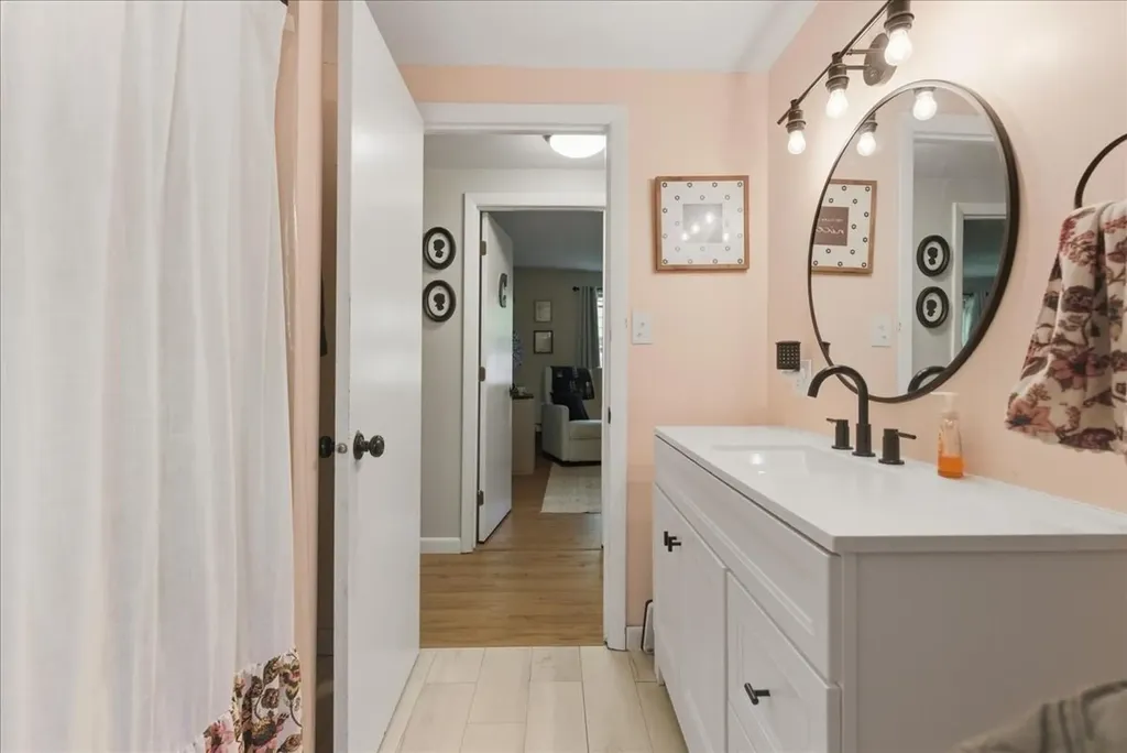 28 Country Acres Monmouth ME 04259