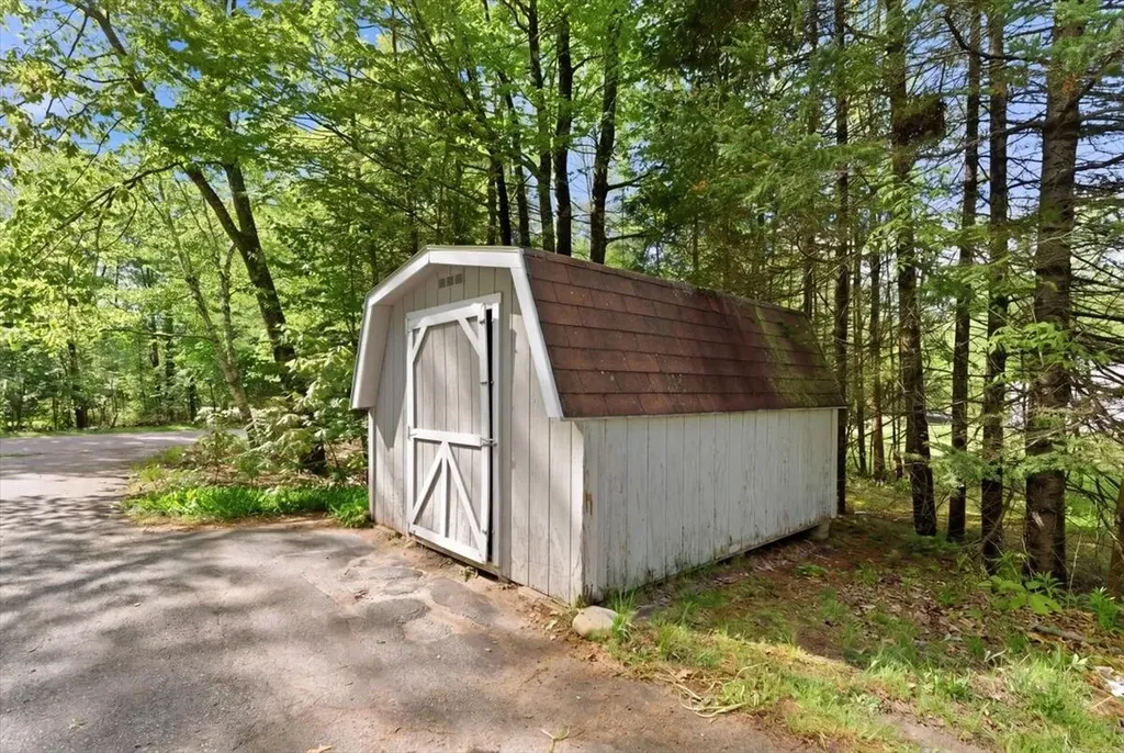28 Country Acres Monmouth ME 04259